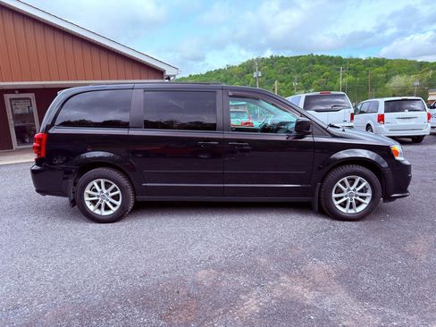 Used 2016 Dodge Grand Caravan SXT w/ UConnect Hands-Free Group FWD image 8