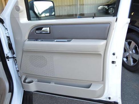 Used 2010 Ford Expedition XLT AWD/4WD image 30