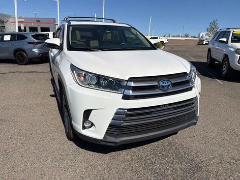 Certified 2019 Toyota Highlander Limited Platinum AWD/4WD image 1