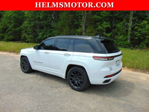 Certified 2025 Jeep Grand Cherokee Summit w/ Adv Protech Group IV AWD/4WD image 8