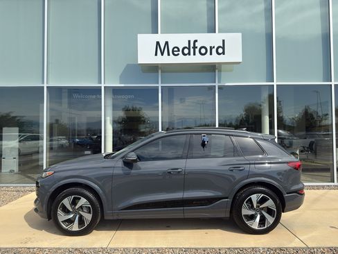 Used 2025 Audi Q6 e-tron Premium Plus image 7