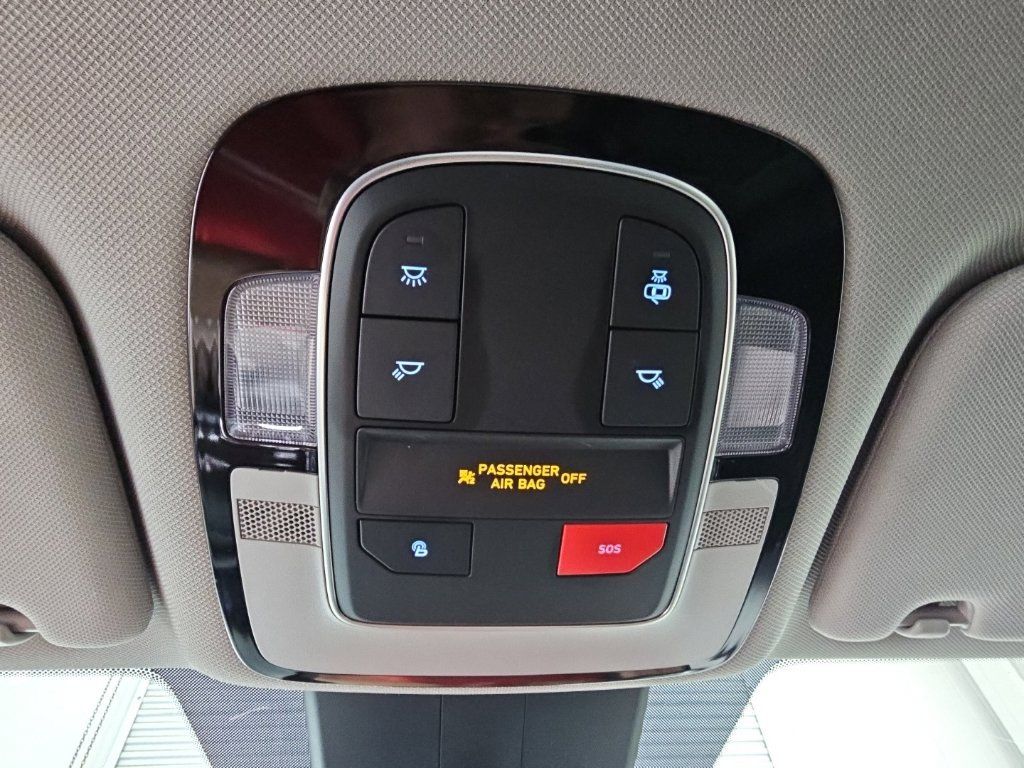 Used 2023 Hyundai Santa Fe SEL FWD image 24