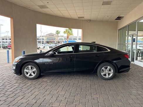 Used 2024 Chevrolet Malibu LS image 2