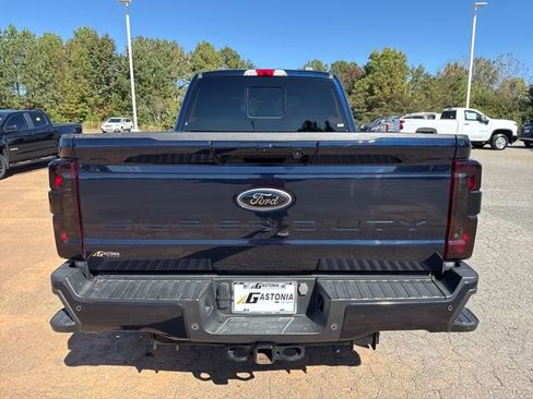 Used 2023 Ford F250 Lariat w/ Black Appearance Package image 4