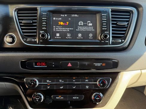 Used 2017 Kia Sedona LX w/ LX Essentials Premium Package image 21