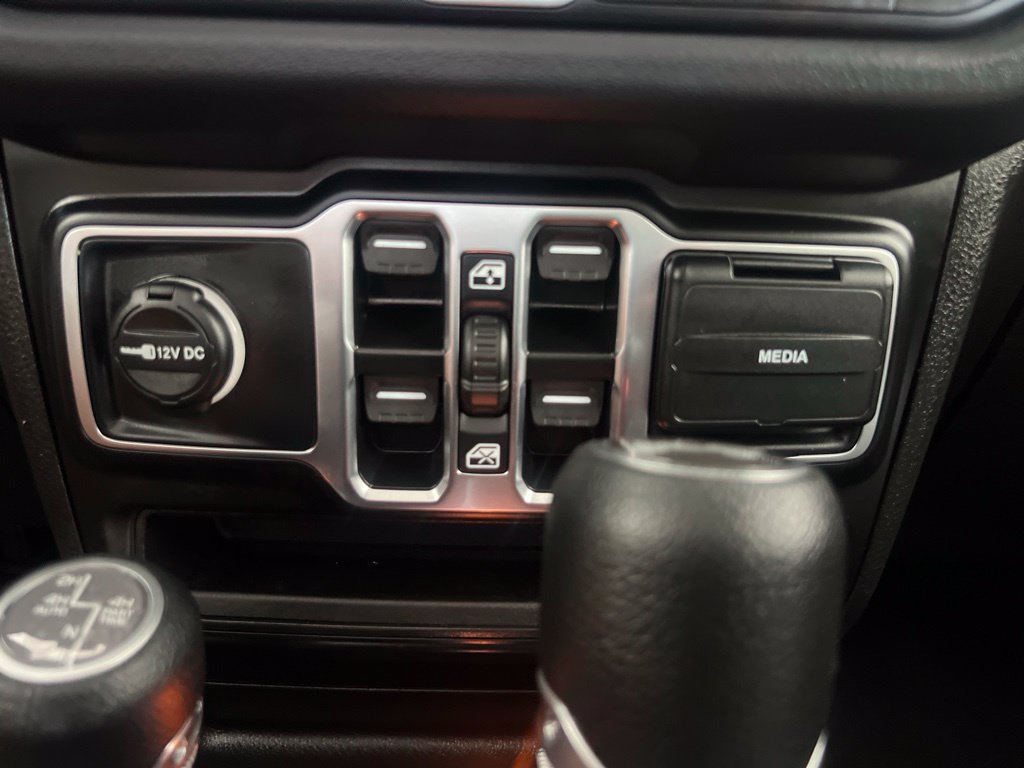 Used 2025 Jeep Wrangler Unlimited Sahara AWD/4WD image 47
