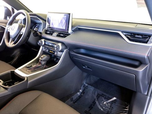 Used 2024 Toyota RAV4 SE image 28