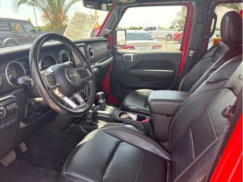 Used 2022 Jeep Wrangler Unlimited Sahara w/ Cold Weather Group AWD/4WD image 8