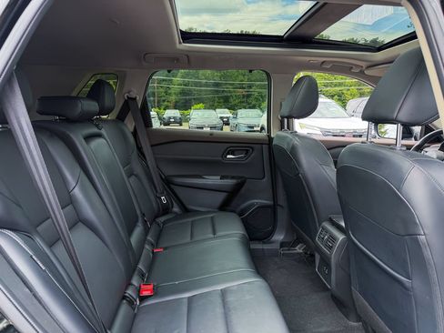 Certified 2023 Nissan Rogue SV w/ SV Premium B Package FWD image 19