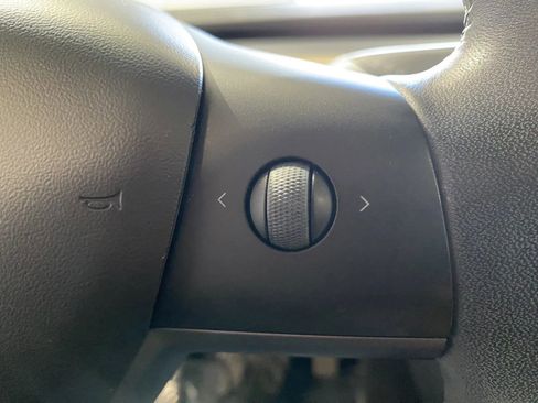 Used 2020 Tesla Model Y Long Range image 18