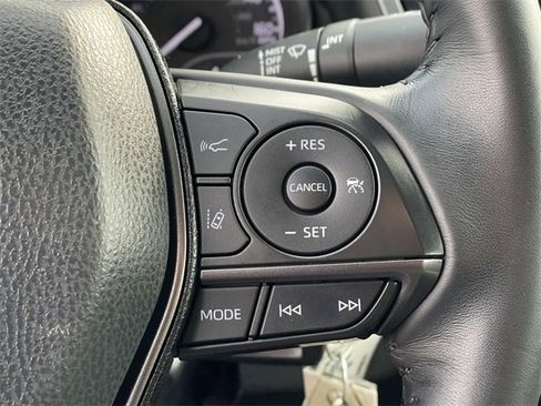 Used 2022 Toyota Camry SE image 9