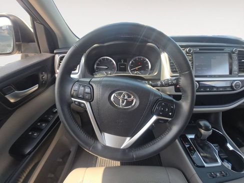 Used 2016 Toyota Highlander Limited w/ Driver Technology Package AWD/4WD image 11