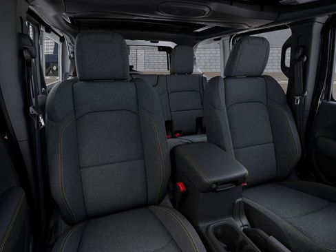 Used 2025 Jeep Wrangler Sahara image 16