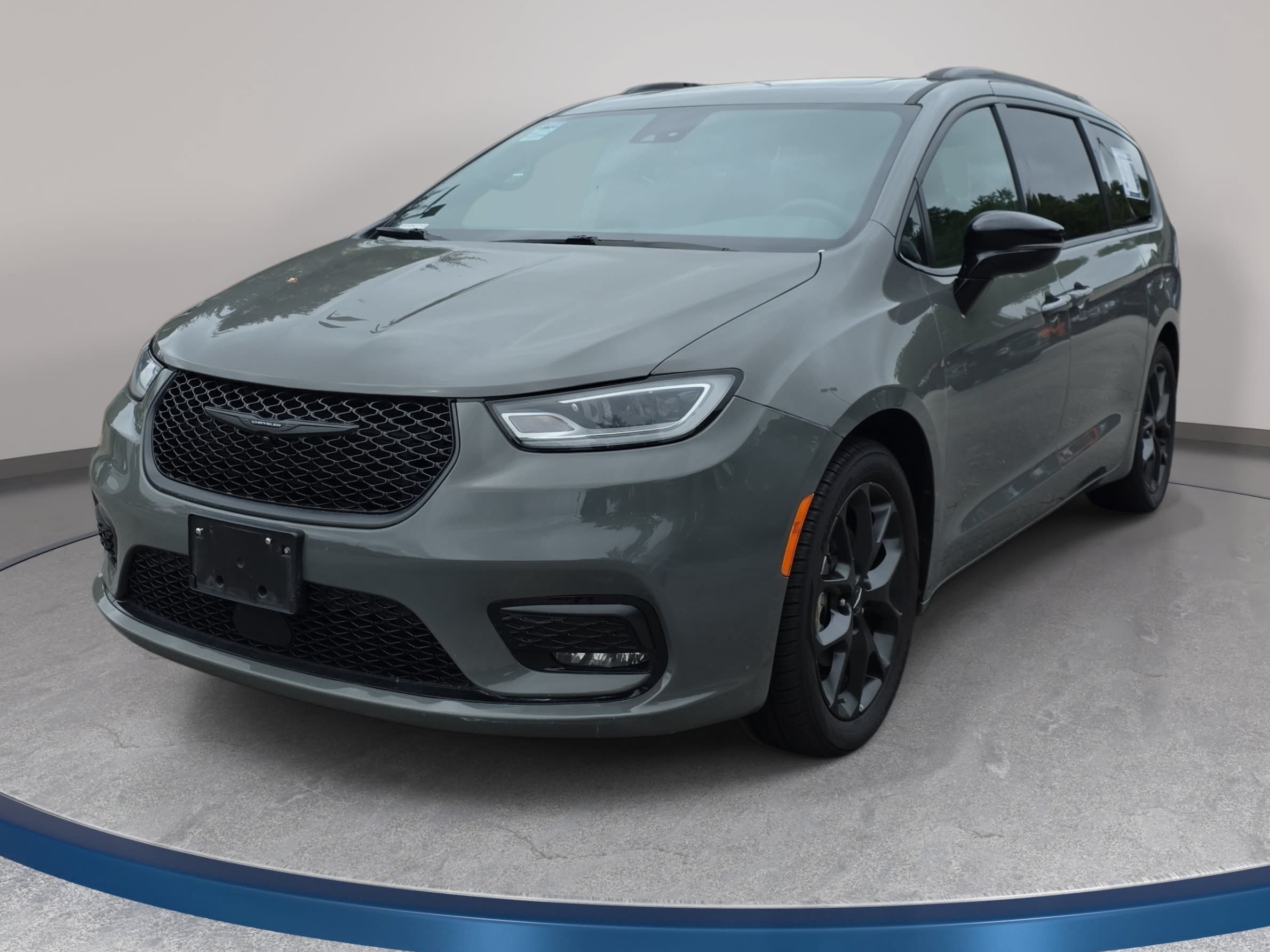 Used 2025 Chrysler Pacifica Limited FWD image 1