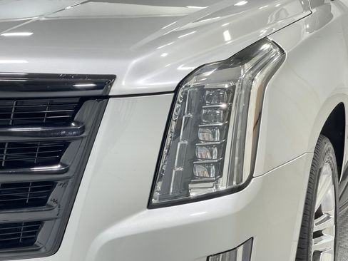 Used 2017 Cadillac Escalade ESV Luxury AWD/4WD image 31