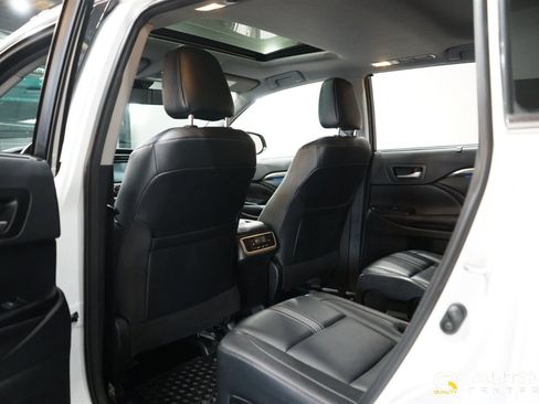 Used 2018 Toyota Highlander XLE image 36