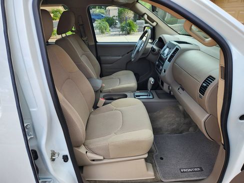 Used 2017 Nissan Frontier SV image 23