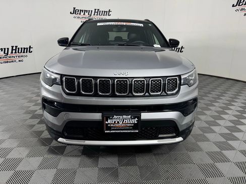 Used 2023 Jeep Compass Limited w/ Elite Group AWD/4WD image 5