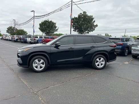 Used 2024 Toyota Highlander LE FWD image 38