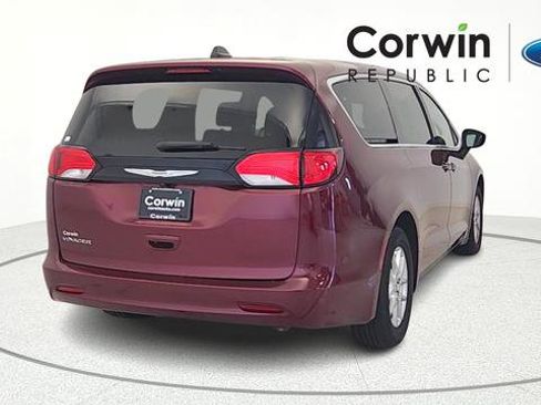 Used 2023 Chrysler Voyager LX FWD image 7