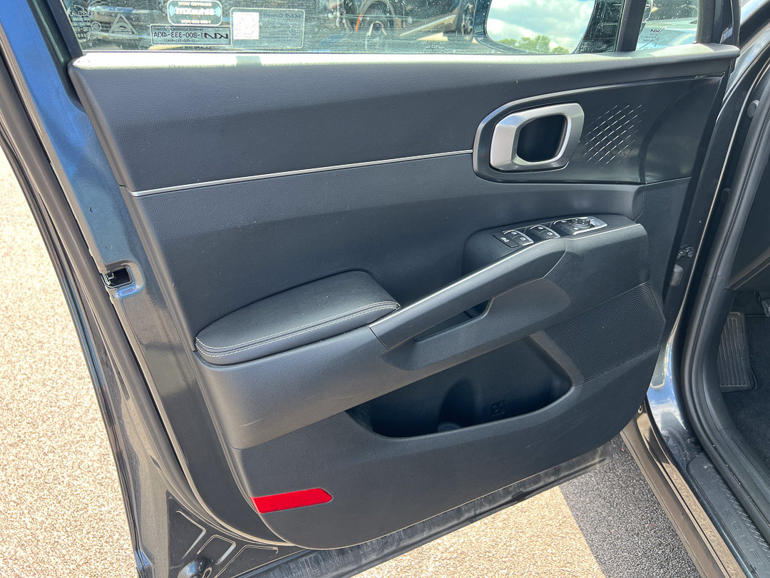 Used 2022 Kia Sorento S FWD image 16