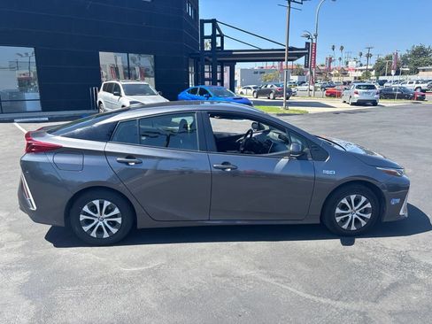 Used 2021 Toyota Prius Prime LE w/ Carpet Mat Package (TMS) FWD image 3