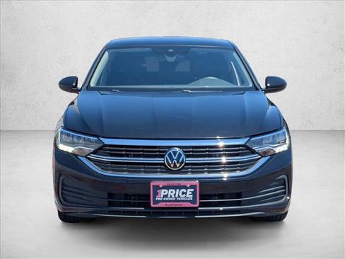 Used 2024 Volkswagen Jetta SE w/ Panoramic Sunroof Package FWD image 2