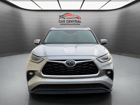 Used 2021 Toyota Highlander XLE image 8