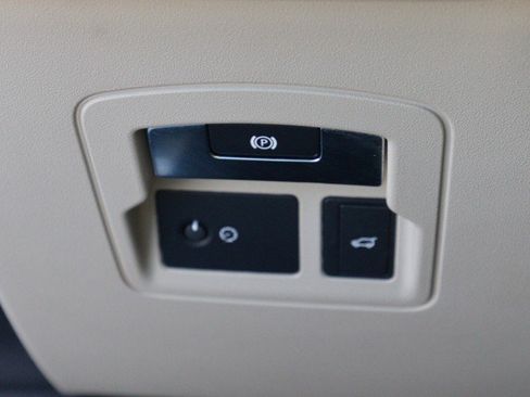 Used 2019 Land Rover Range Rover Velar R-Dynamic HSE AWD/4WD image 18