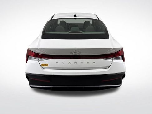 Certified 2024 Hyundai Elantra SE FWD image 5