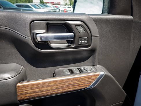 Used 2020 Chevrolet Silverado 1500 High Country w/ Technology Package AWD/4WD image 17