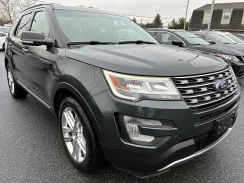 Used 2016 Ford Explorer XLT w/ Equipment Group 202A image 3