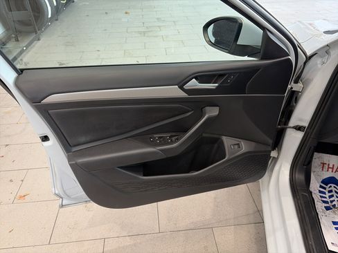 Used 2019 Volkswagen Jetta S image 9