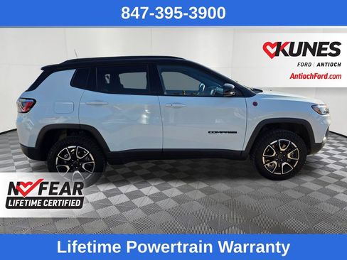 Used 2025 Jeep Compass Trailhawk AWD/4WD image 8