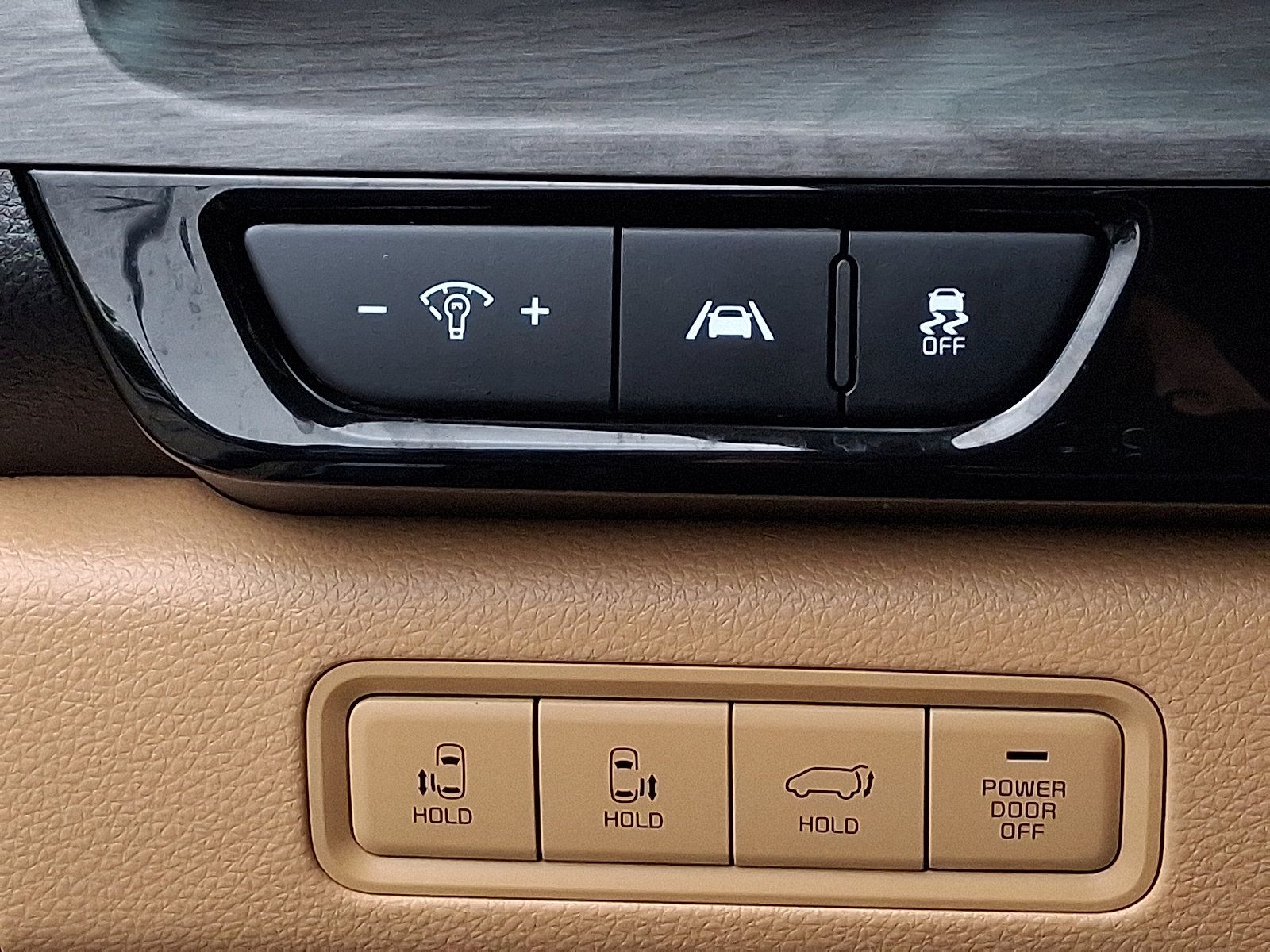 Used 2024 Kia Carnival EX FWD image 26