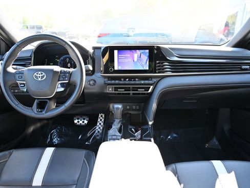 Used 2025 Toyota Camry SE image 2