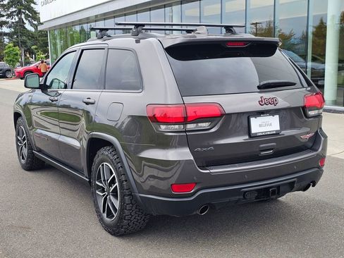 Used 2019 Jeep Grand Cherokee Trailhawk w/ Trailhawk Luxury Group AWD/4WD image 3