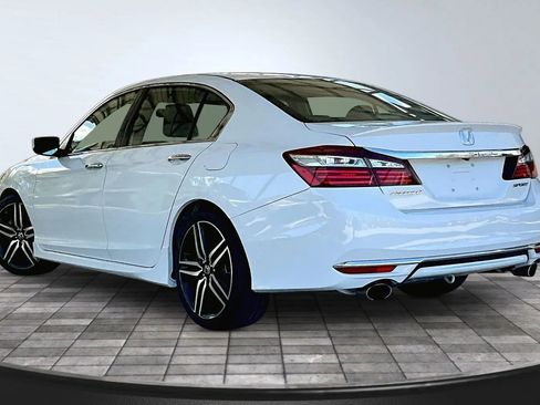 Used 2017 Honda Accord Sport image 4