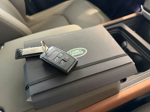 Used 2024 Land Rover Defender 110 X-Dynamic SE image 27