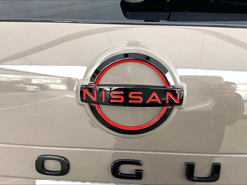 Certified 2025 Nissan Rogue SV image 30