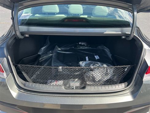 Used 2025 Hyundai Elantra Limited image 18