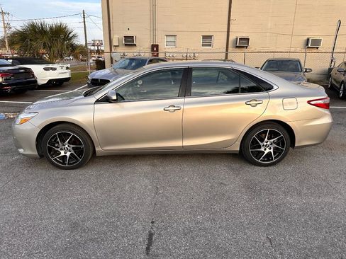 Used 2015 Toyota Camry LE image 4