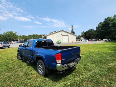 Used 2016 Toyota Tacoma SR5 w/ SR5 Appearance Package (SN) AWD/4WD image 6