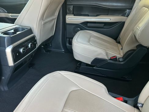 Used 2024 Ford Expedition Limited RWD image 11