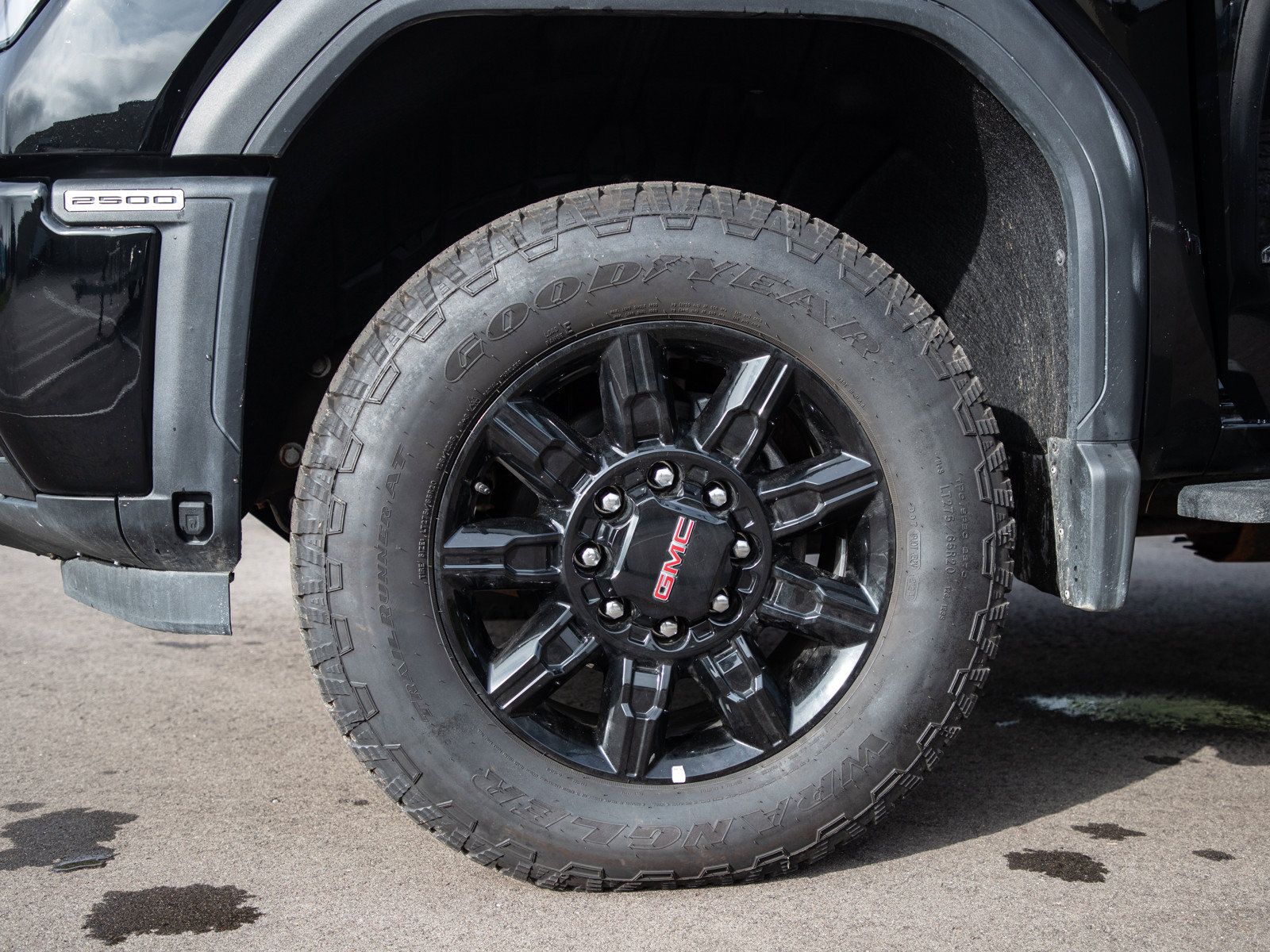 Used 2024 GMC Sierra 2500 AT4 w/ Technology Package AWD/4WD image 35