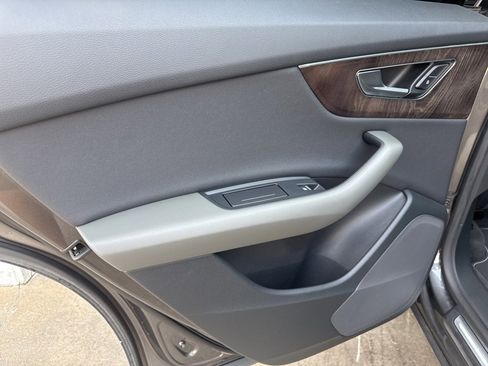 Used 2019 Audi Q8 Premium w/ Convenience Package image 33