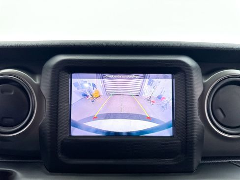 Used 2022 Jeep Wrangler Unlimited Sport AWD/4WD image 19