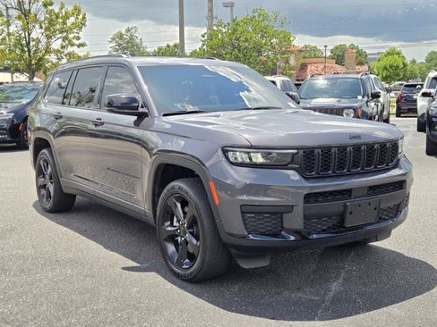 Used 2025 Jeep Grand Cherokee L Laredo AWD/4WD image 3