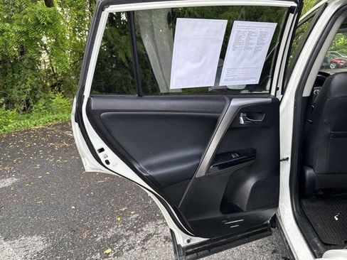 Used 2016 Toyota RAV4 Limited image 13