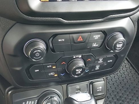 Used 2023 Jeep Renegade Trailhawk AWD/4WD image 20